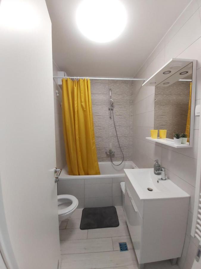 Apartman Ana Iadera With Balcony And Parking Zara Esterno foto