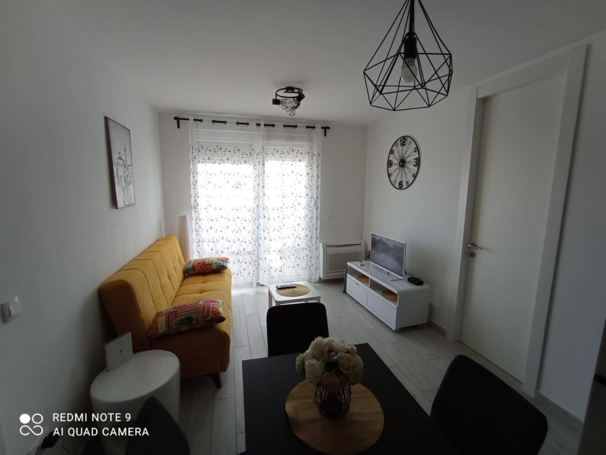Apartman Ana Iadera With Balcony And Parking Zara Esterno foto