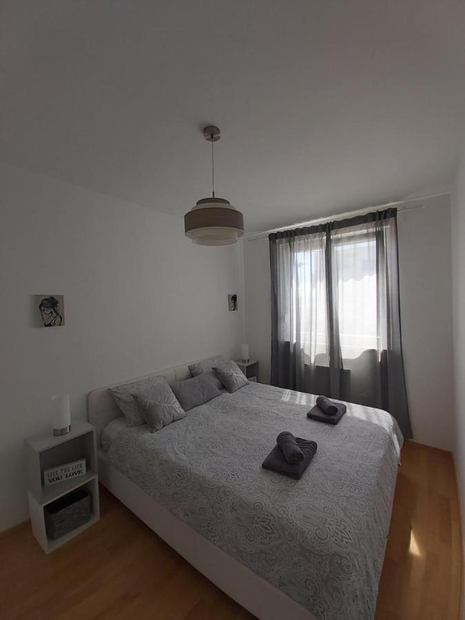 Apartman Ana Iadera With Balcony And Parking Zara Esterno foto